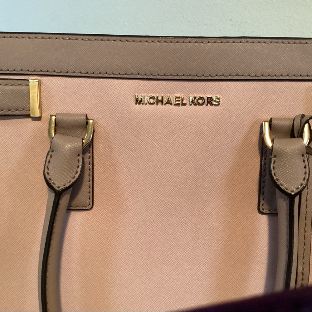 Michael Kors Large Light Pink Messenger/Tote Bag W/COA - Picture 7 of 10